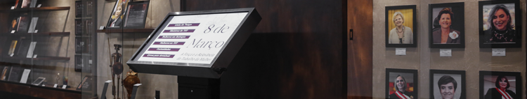 Folders das exposições digitais. 